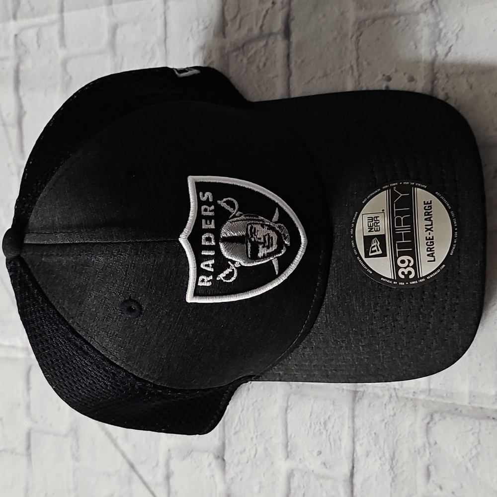 New Era Black Raiders 39THIRTY Cap NEW